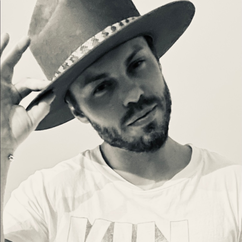 Meet your Posher, Aaron